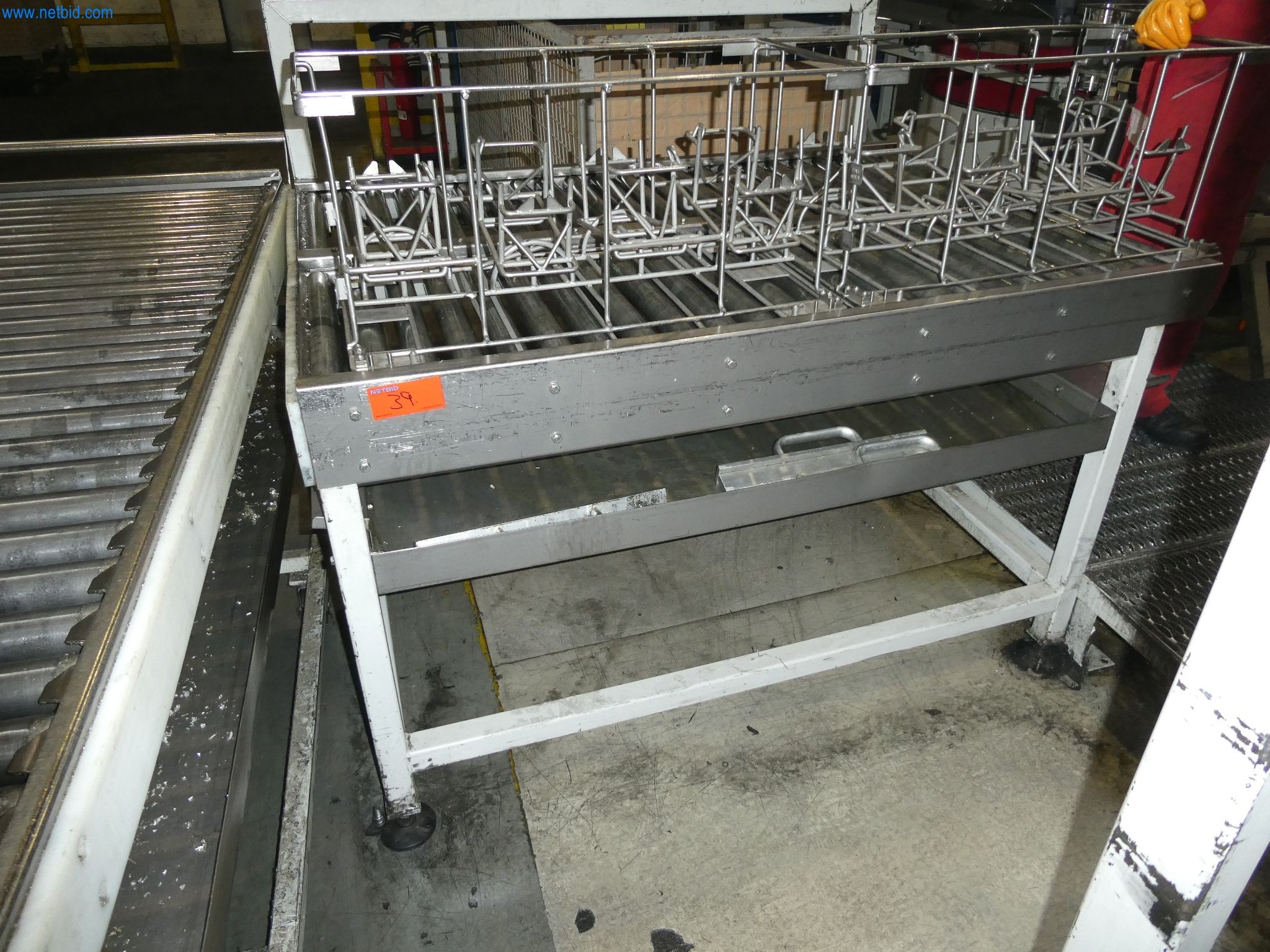 6 Waschkorb-Rollentische (stationär)